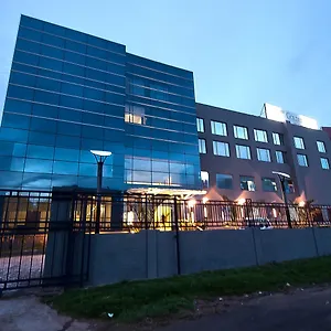 黄金广场酒店 **** 潘切库拉